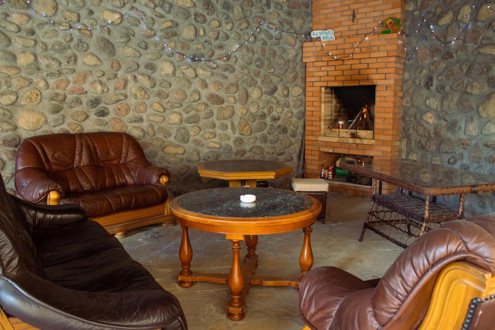 Guest House Oxygen Stepantsminda Exterior photo
